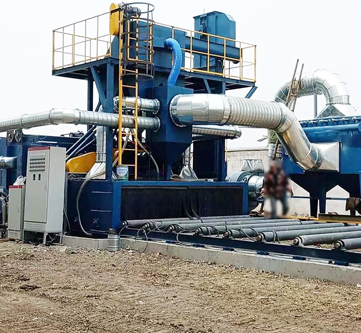 Chemical Industry Shot Blasting Machine, Roller Conveyor for Pressure Vessel & Tank Pretreatment, Industrial Metal Finishing Equipment for Chemical Plants